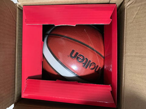 亮亮妈转运到荷兰的molten篮球