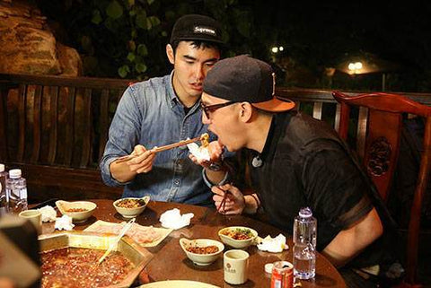 阮经天和华少吃重庆火锅