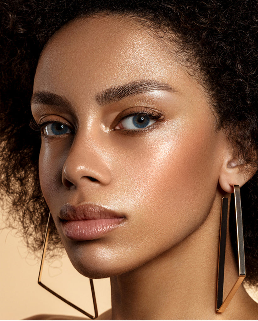 Natural Topazio Blue colored contacts with natural looking model picture