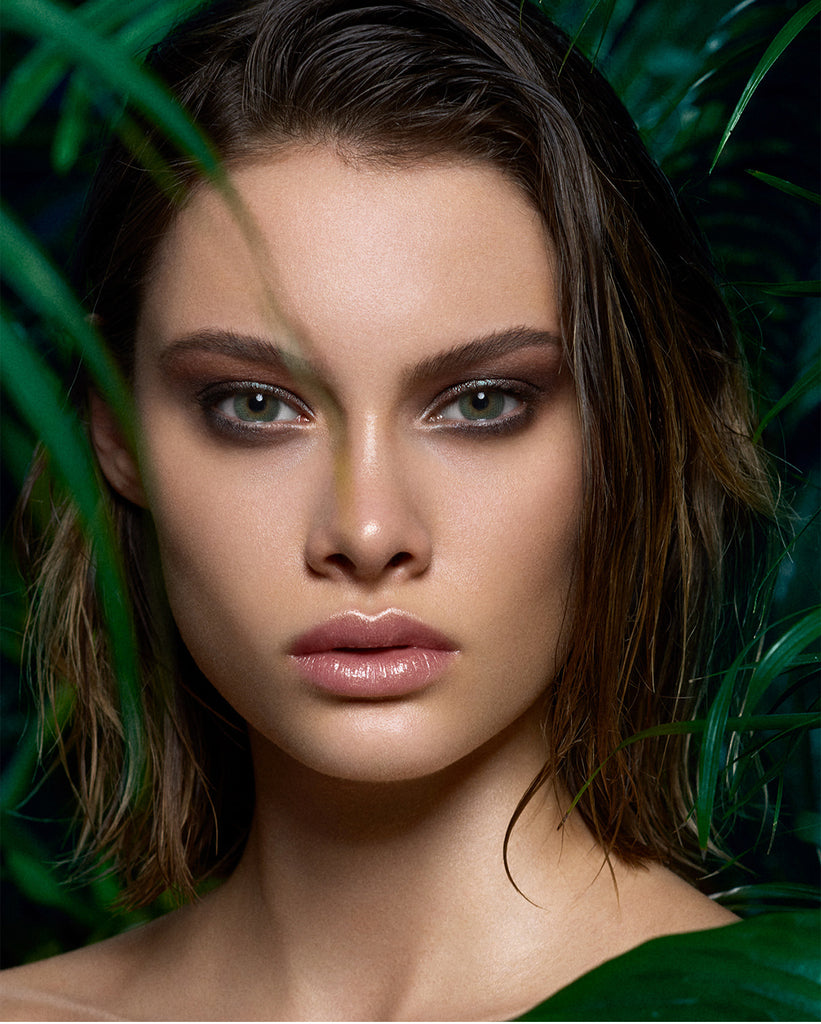 Natural Esmeralda Green Colored Contacts Model Natural Looking Picture