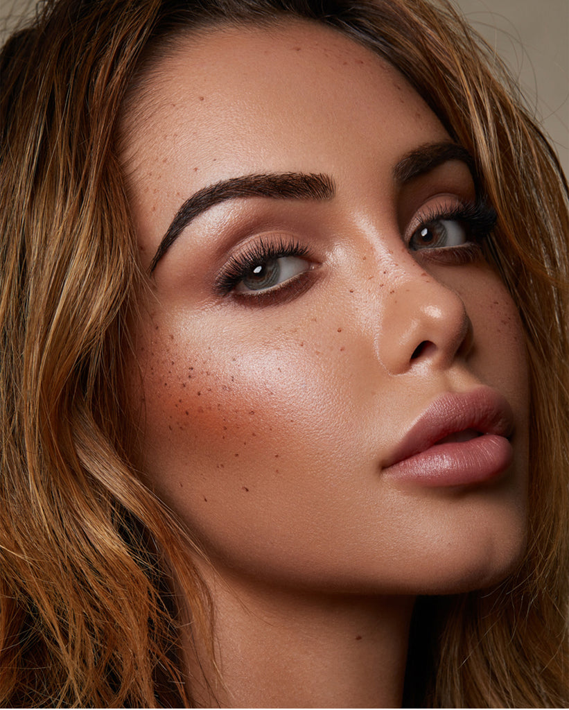 Bellalens Gray Beige colored contacts with natural looking model picture