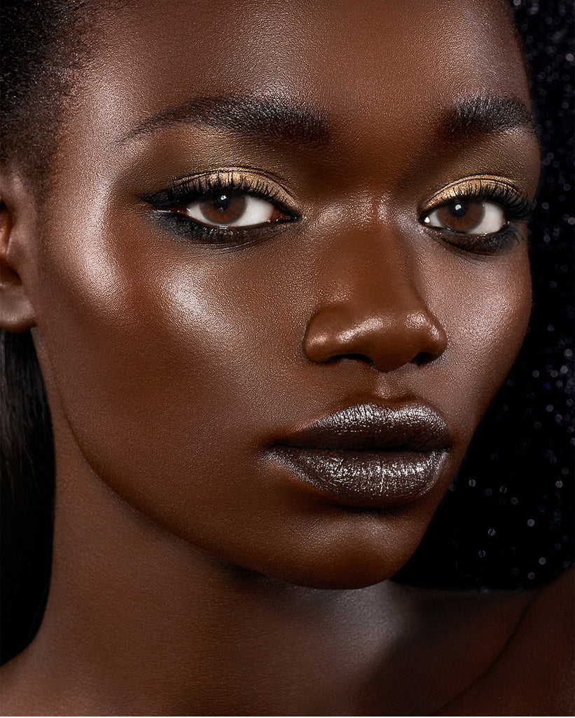 Hidrocharme Ocre Brown colored contacts with natural looking model picture