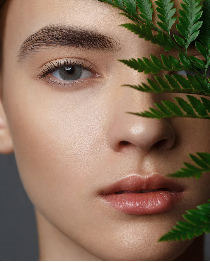 Hidrocharme Ice Gray colored contact lenses with vibrant looking model picture