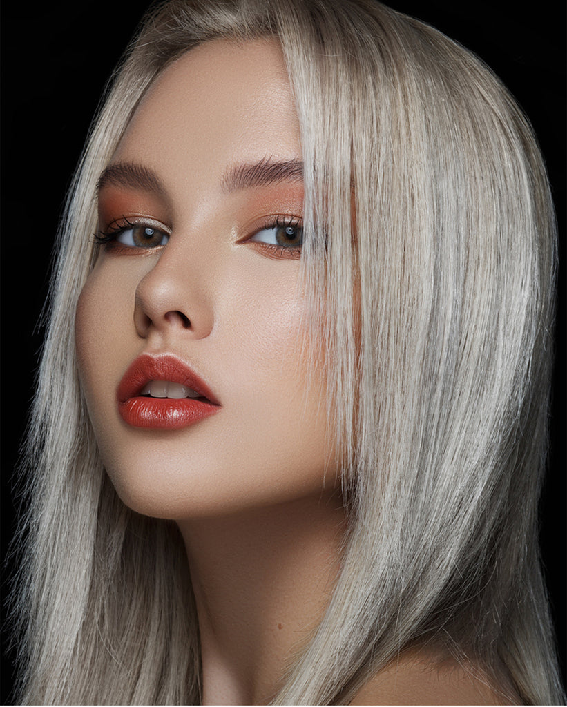Spanish Real Gray colored contacts with natural looking model picture