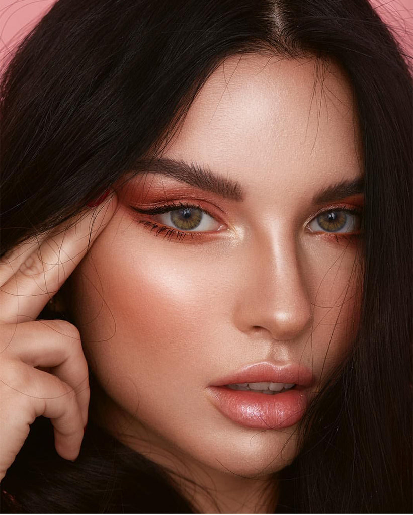 Spanish Real Hazel colored contact lenses with vibrant looking model picture