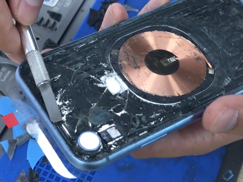 A melhor maneira de substituir o vidro traseiro do iPhone XR