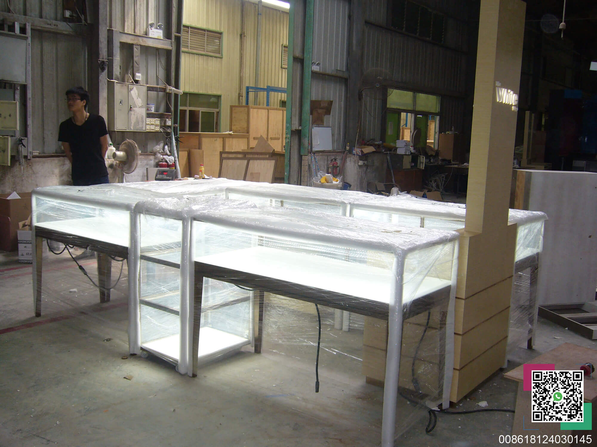 Jewelry kiosk factory assembly