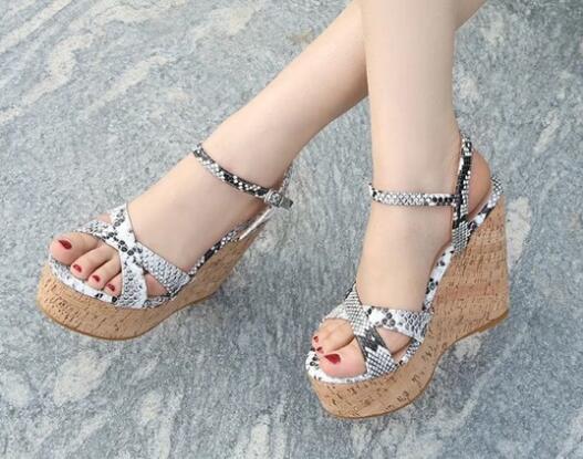 Size 4 platform sandals for women